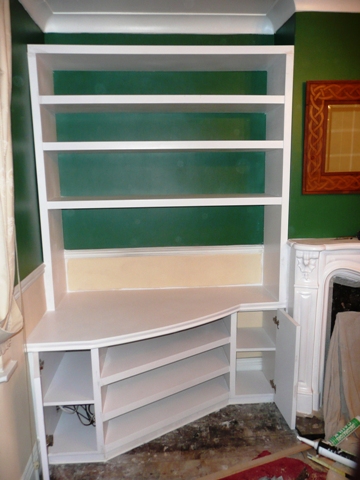 fancy-design-coloured-shelves